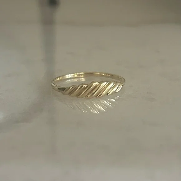Solid 14K Yellow Gold Croissant Ring - 9 - Picture 3 of 6